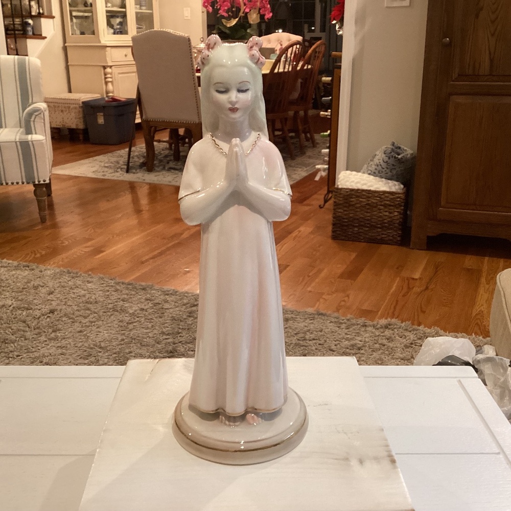 Giovanni Ronzan (Made in Italy) Praying Girl Figurine